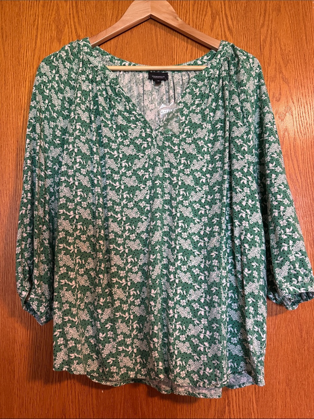 Jones & Co Green White Floral V-Neck Lightweight Blouse